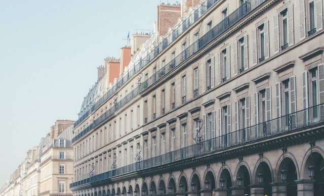 Picture showing private apartments in central Paris 